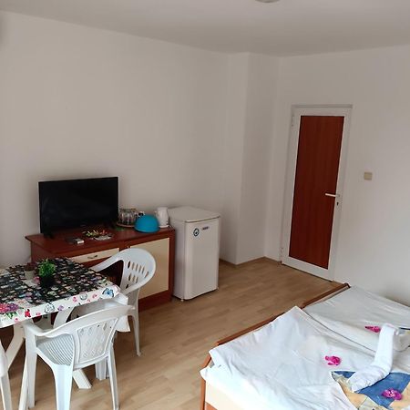 Стаи За Гости Ники Nesebar Exterior foto